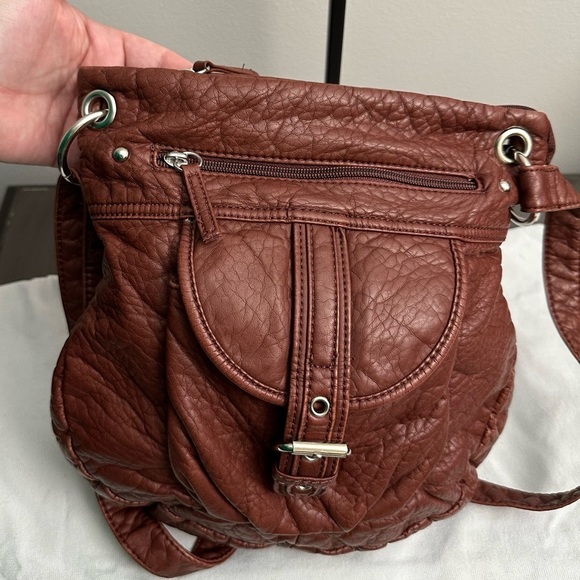 Bueno Women's Crossbody Vegan Leather EUC - Picture 3 of 10